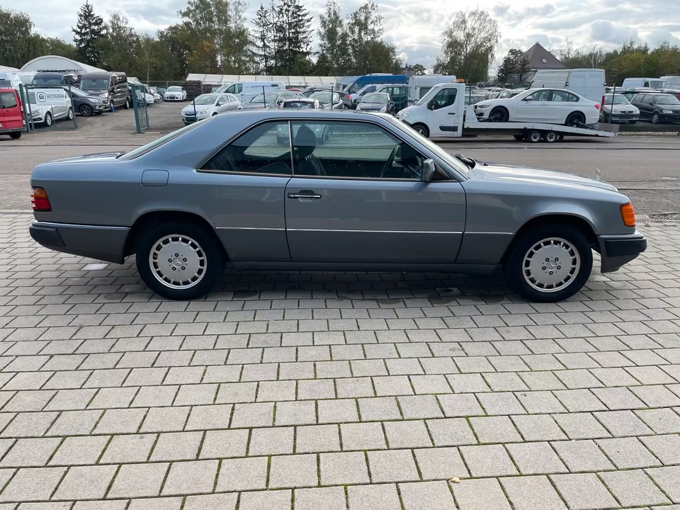 Mercedes Benz CE 230 W124 Oldtimer Coupe