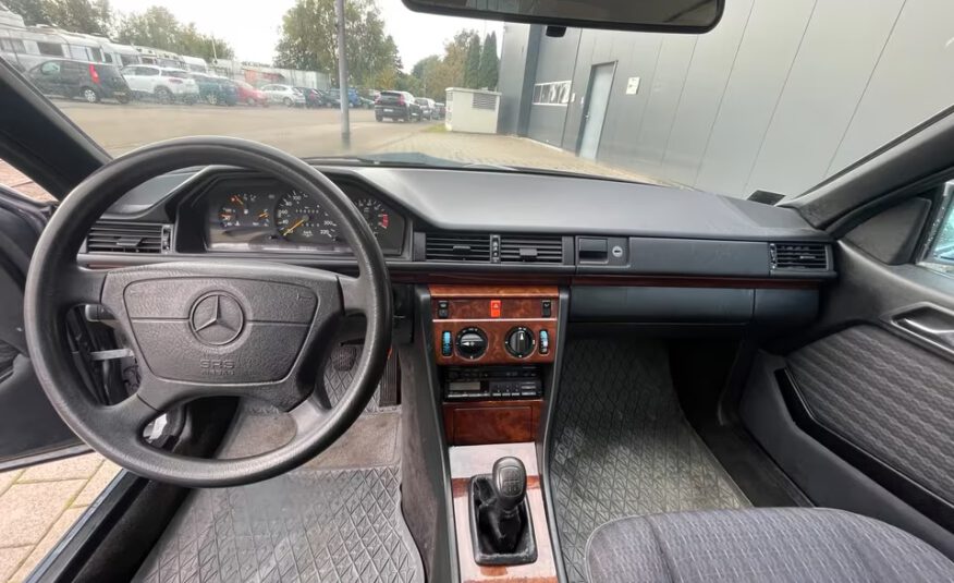 Mercedes Benz CE 230 W124 Oldtimer Coupe