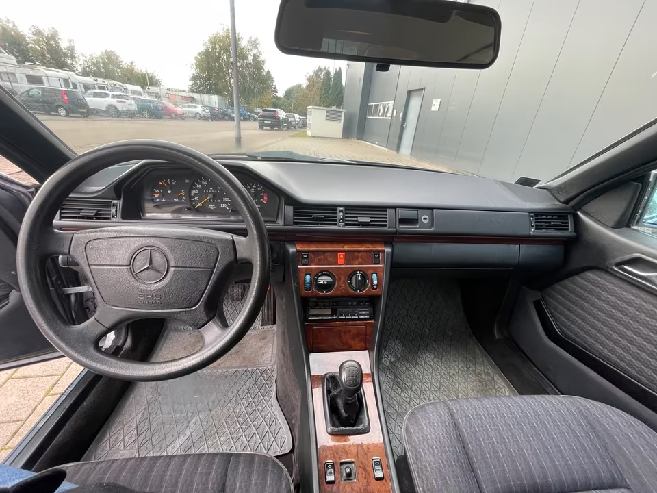 Mercedes Benz CE 230 W124 Oldtimer Coupe