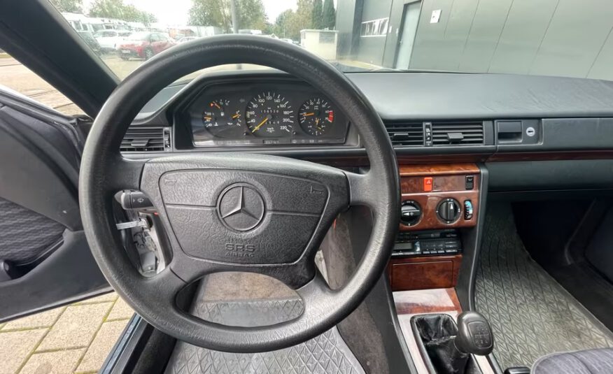 Mercedes Benz CE 230 W124 Oldtimer Coupe