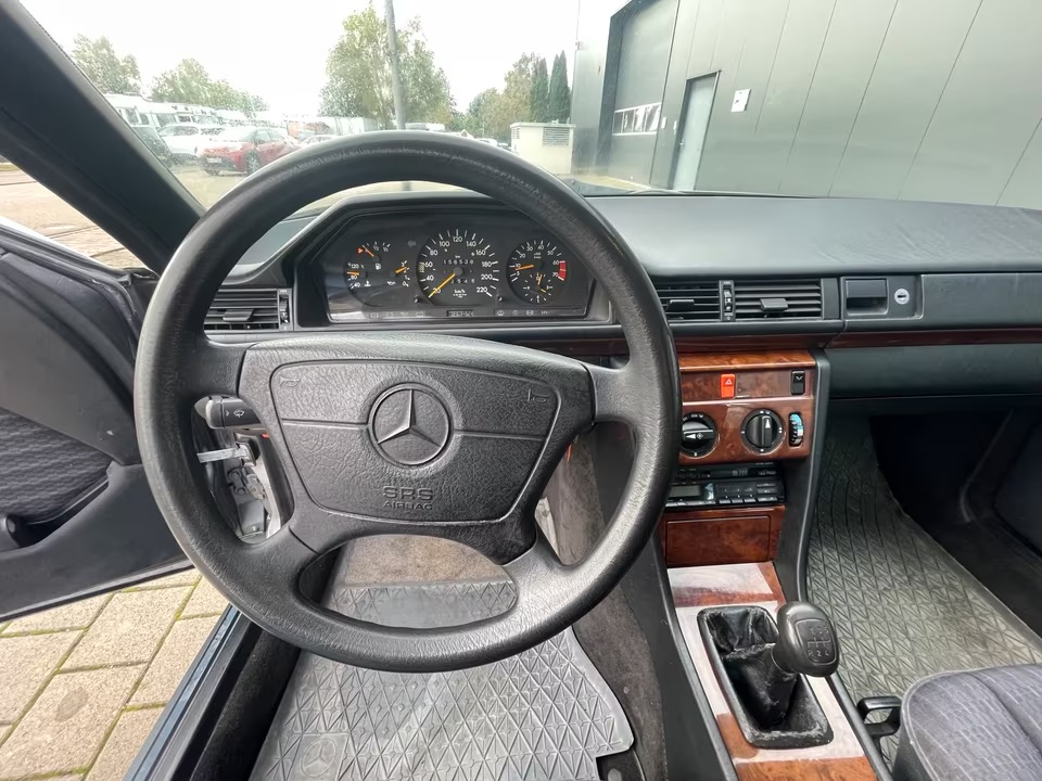 Mercedes Benz CE 230 W124 Oldtimer Coupe