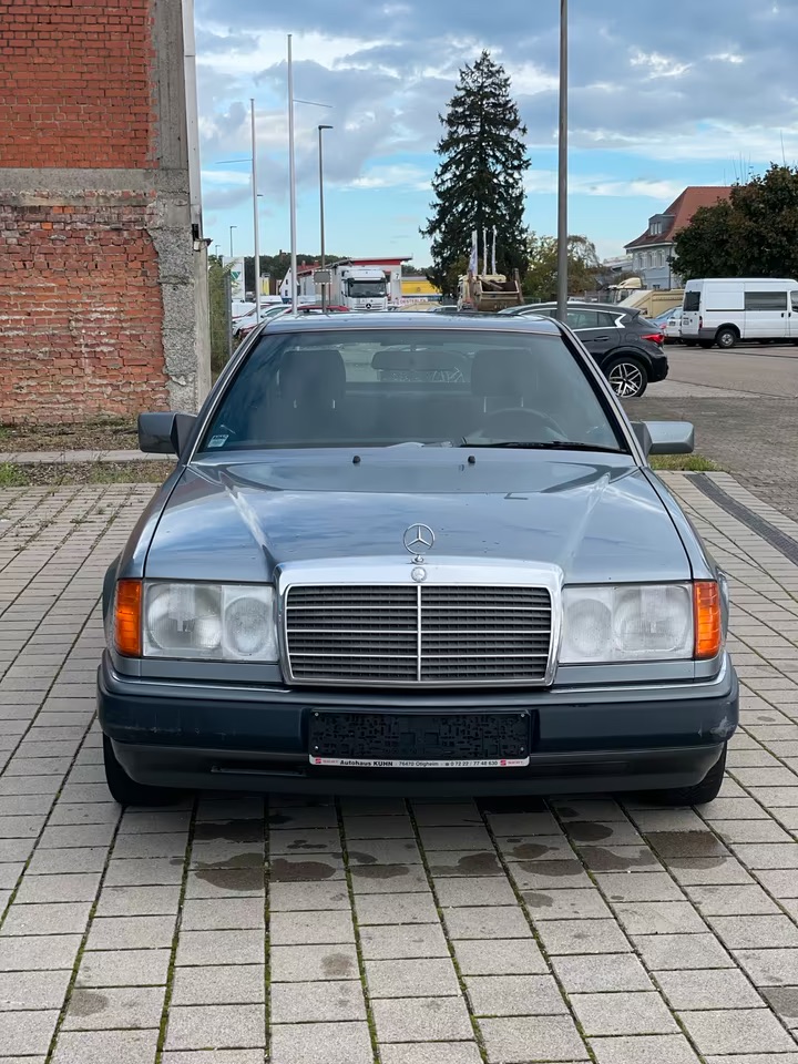 Mercedes Benz CE 230 W124 Oldtimer Coupe