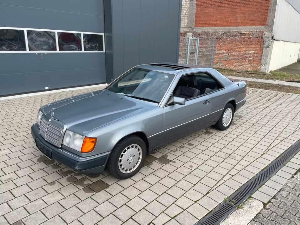 Mercedes Benz CE 230 W124 Oldtimer Coupe