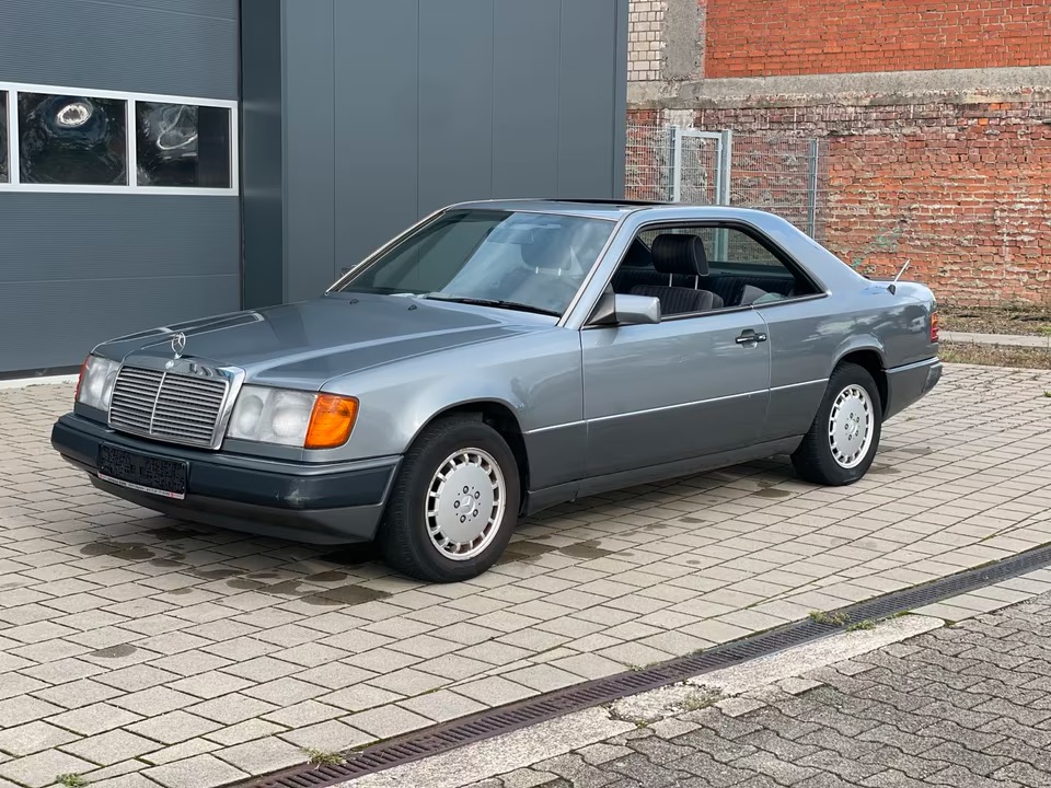 Mercedes Benz CE 230 W124 Oldtimer Coupe