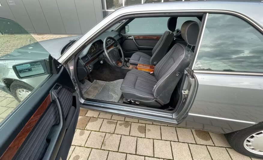 Mercedes Benz CE 230 W124 Oldtimer Coupe