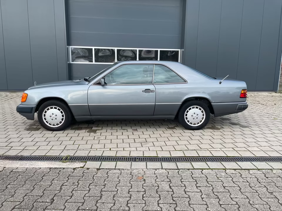 Mercedes Benz CE 230 W124 Oldtimer Coupe