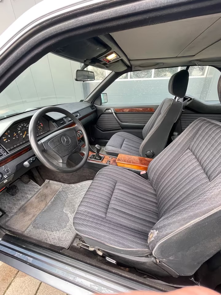 Mercedes Benz CE 230 W124 Oldtimer Coupe